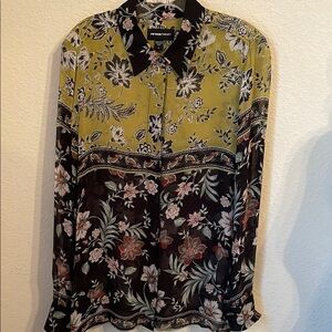 FIFTEEN TWENTY Made in USA 100% Viscose Button down Blouse . NEW Condition